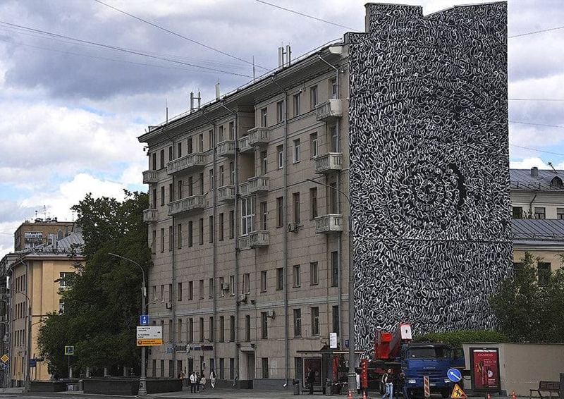 В Москве не будут уничтожать работу художника Покраса Лампаса с именами пропавших детей